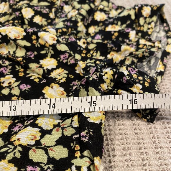 So Black Floral Crop Top - Size Small - NWT - Picture 5 of 9